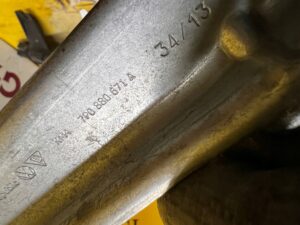 UCHWYT WSPORNIK MOCOWANIE PORSCHE CAYENNE II 7P5