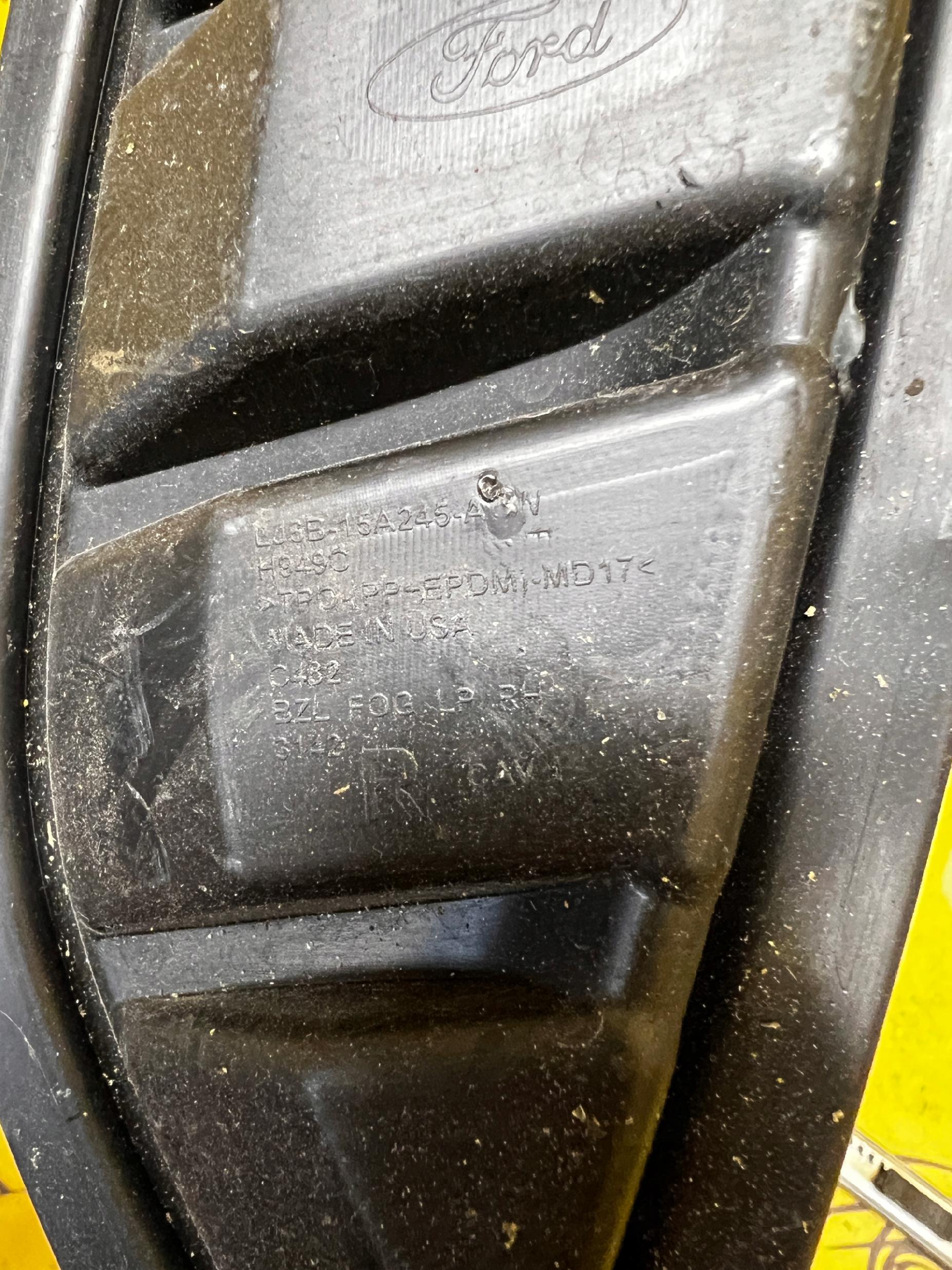 OSŁONA ATRAPA ZDERZAKA PRZEDNIEGO PRAWA FORD ESCAPE MK4