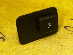 GNIAZDO ZAPALNICZKI 12V RANGE ROVER EVOQUE II L551