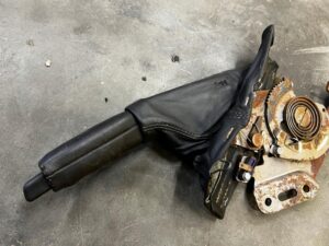 DŹWIGNIA LINKA HAMULCA RĘCZNEGO CHEVROLET CORVETTE C5 97-04