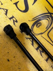 SIŁOWNIK TELESKOP KLAPY BAGAŻNIKA MOCOWANIE DACIA SANDERO III 2021R