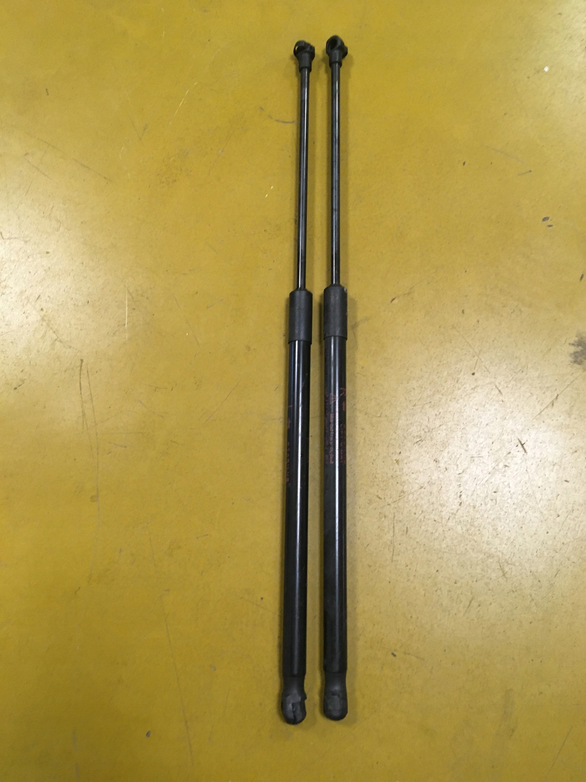 SIŁOWNIKI TELESKOPY KLAPY TYŁ INFINITI Q30