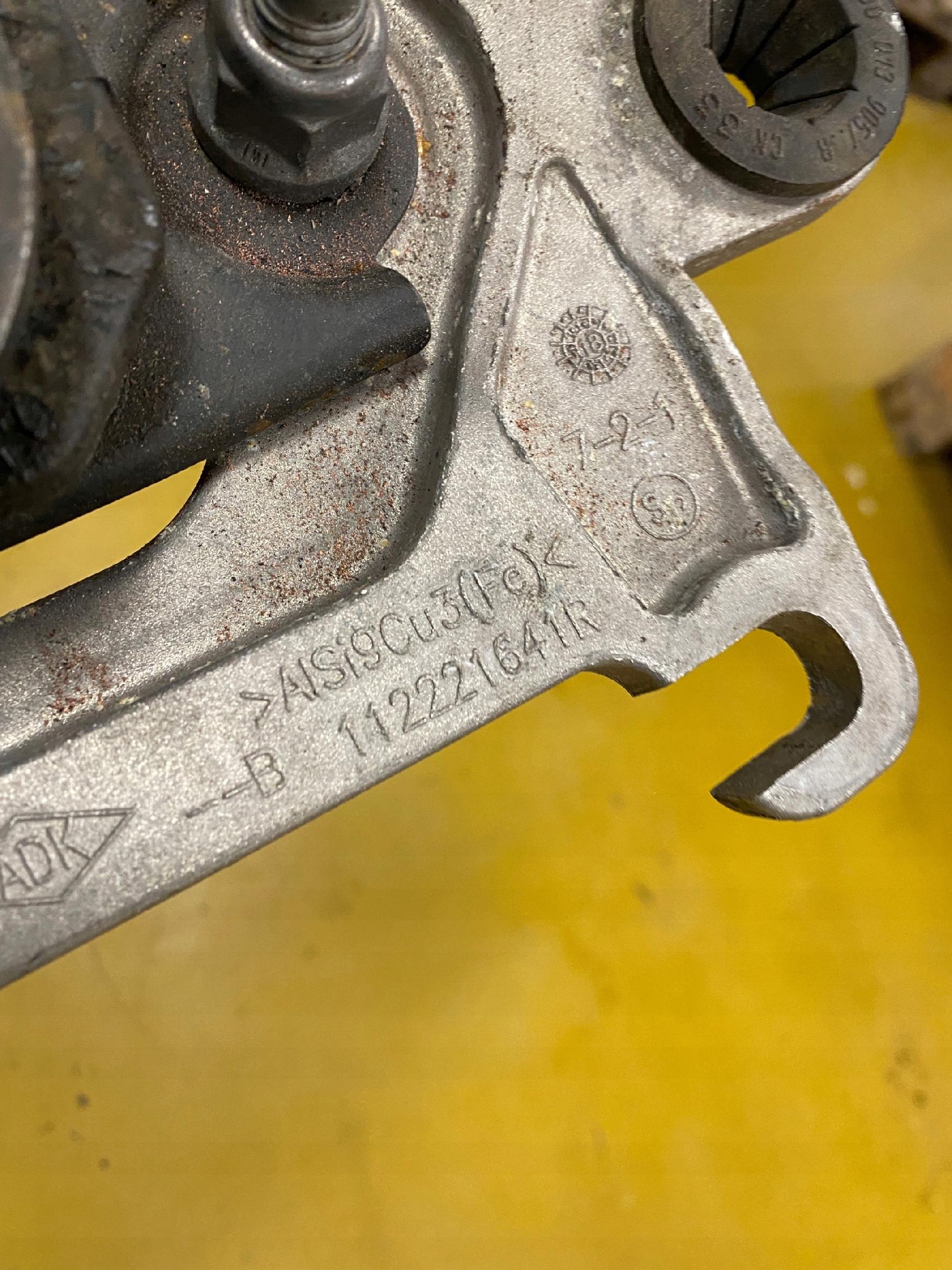 ŁAPA PODUSZKA SKRZYNI RENAULT MEGANE IV 1.2 TCE