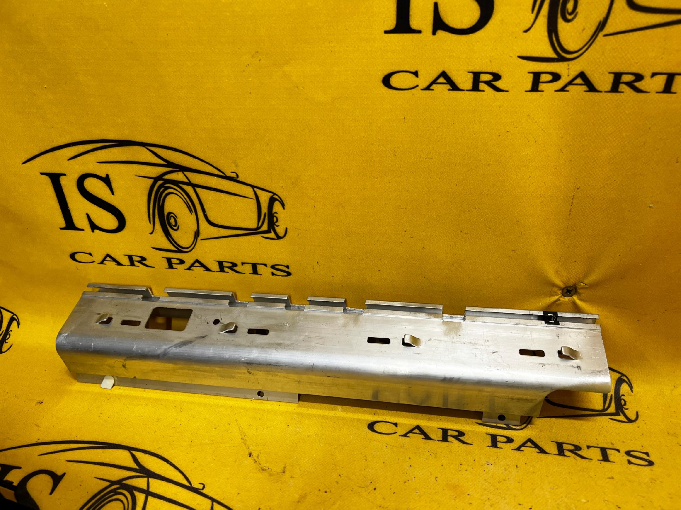 ŚLIZG SZYNA MOCOWANIE PRAWE JAGUAR XJ X351