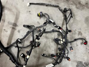 WIĄZKA INSTALACJA OKABLOWANIE KOMORY SILNIKA FORD MUSTANG VI USA 3.7