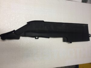 PODSZYBIE LEWE RYNNA AUDI A8 4H0819335