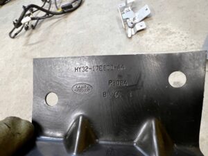 ŚLIZG MOCOWANIE WSPORNIK ZDERZAKA TYŁ PRAWY LAND ROVER DISCOVERY 5 V L462