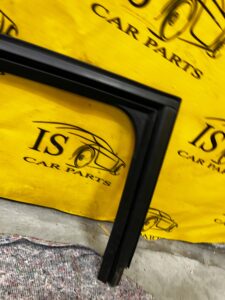 USZCZELKA SZYBY DRZWI TYŁ PRAWY DACIA SANDERO III