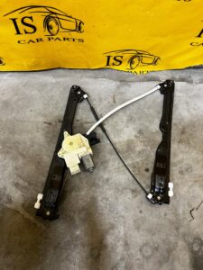 MECHANIZM PODNOŚNIK SZYBY DRZWI PRZÓD PRAWY PEUGEOT 308 II T9