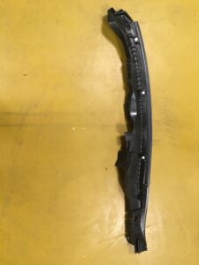 LEWA OSŁONA USZCZELKA LISTWA BŁOTNIKA INFINITI Q70