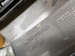 LISTWA OSŁONA SZYBY SŁUPKA B DRZWI TYŁ PRAWY MINI COUNTRYMAN R60