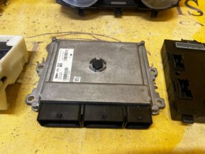 ZESTAW STARTOWY ECU BCM STACYJKA ZEGARY RENAULT CAPTUR I PRZEDLIFT 0.9 TCE