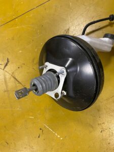 POMPA HAMULCOWA SERWO ZBIORNICZEK FORD FIESTA MK8