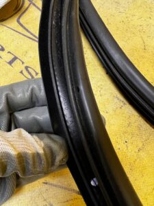 USZCZELKA DRZWI TYŁ TYLNYCH LEWE PRAWE FORD RANGER MK5 V WILDTRAK