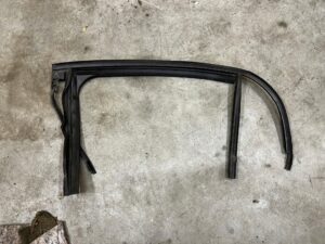 LISTWA USZCZELKA DRZWI TYL LEWY LEWA RENAULT MEGANE IV HB