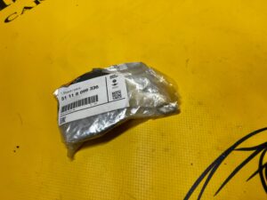 ZAŚLEPKA UCHA HOLOWNICZEGO ZDERZAKA PRZÓD BMW M-PAKIET M8 F91 F92 NOWA OEM