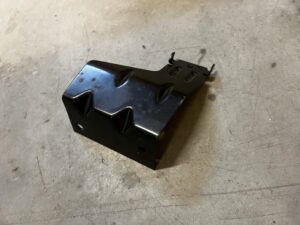 ŚLIZG MOCOWANIE WSPORNIK ZDERZAKA TYŁ LEWY LAND ROVER DISCOVERY 5 V L462