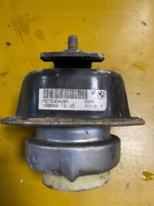 ŁAPA PODUSZKA PODPORA SILNIKA BMW X6M E71 X5 X70