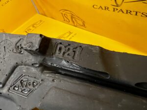 WYGŁUSZENIE GĄBKA PODSZYBIA MASKI PRAWE PRAWA DACIA DUSTER II 2