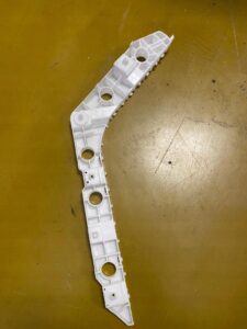 ŚLIZG ZDERZAKA TYLNEGO LEWY INFINITI Q70 3.5 M35H