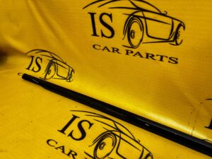 LISTWA SZYBOWA SZYBY ZGARNIAJĄCA DRZWI TYŁ PRAWY RANGE ROVER VELAR L560