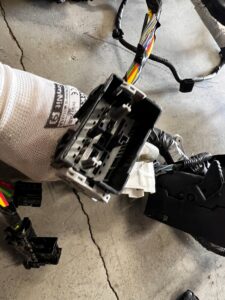 OKABLOWANIE WIĄZKA KOMORY SILNIKA FORD ESCAPE MK4 1.5 EB