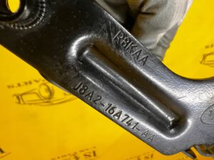 WSPORNIK MOCOWANIE UCHWYT RANGE ROVER VELAR L560