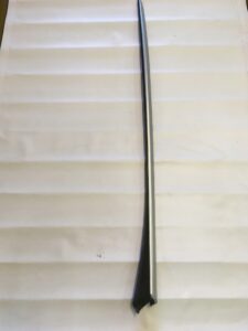 LISTWA SZYBY CZOŁOWEJ L PEUGEOT 3008 I 9682757980