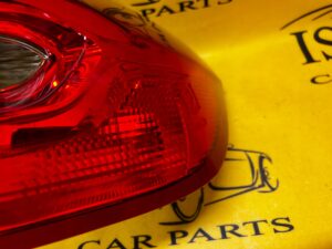 PRAWA LAMPA TYŁ W BŁOTNIK FORD FIESTA MK8 ZWYKŁA