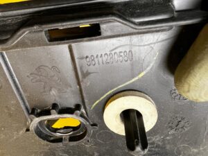 ŚLIZG MOCOWANIE ZDERZAKA TYŁ PEUGEOT 3008 II P84