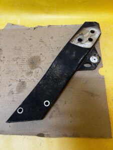 WSPORNIK PASA PRZÓD LEWY MERCEDES W213