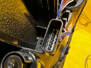 LAMPA TYŁ PRAWY PRAWA W BŁOTNIK LED CIEMNA RENAULT ESPACE VI AUSTRAL EU