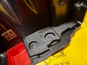 POKRYWKA POKRYWA ROZDZIELACZA PRĄDU B+ BMW 5 G30 G31 M5 F90 7 G11 8 G14