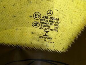 SZYBA KAROSERYJNA BŁOTNIKA TYŁ PRAWY MERCEDES E-KLASA W213 S213 KOMBI 2019R