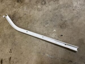 SZYNA PROWADNICA DRZWI PRZESUWNYCH GÓRNA PRAWA DACIA DOKKER EU 369