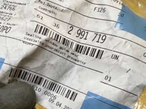 USZCZELKA POPRZECZKI PROWADNICY SZYBY DRZWI TYŁ BMW X1 E84 NOWA OEM