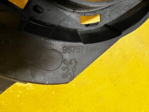 KRATKA DOLNA ŚRODKOWA ZDERZAKA PRZÓD PEUGEOT 508 RXH