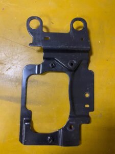 PODSTAWA MOCOWANIE AKUMULATORA FORD FIESTA MK8