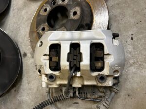 KOMPLET TARCZE HAMULCE ZACISKI PORSCHE CAYENNE 7P5 LIFT 4.2D