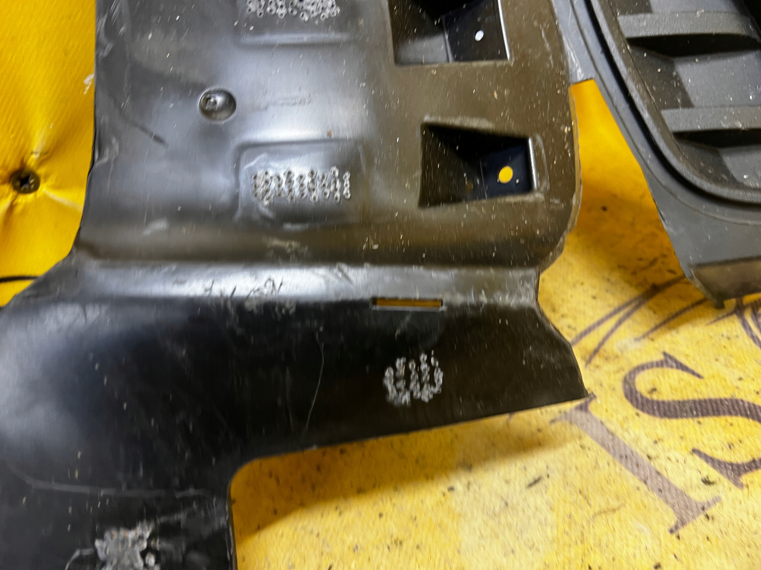 OSŁONA ATRAPA ZDERZAKA PRZEDNIEGO PRAWA FORD ESCAPE MK4