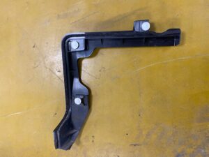 LEWY TYŁ OSŁONA LISTWA ŚLIZG ZDERZAKA INFINITI Q50