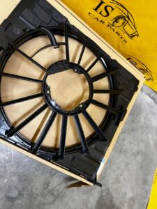 KORPUS WENTYLATORA Z KLAPAMI BMW 5 G30 G31 6 G32 7 G11 G12 NOWY OEM