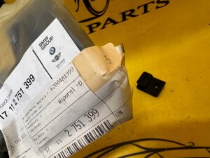 UCHWYT SKRAPLACZA KLIMATYZACJI MINI R55 R56 R58 R59 R60 R61 NOWY OEM