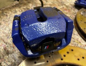 KOMPLET TARCZE HAMULCE ZACISKI PRZÓD TYŁ M-POWER BMW M5 F90