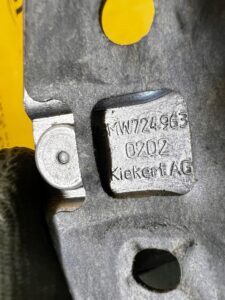 RYGIEL ZAMKA DRZWI TYŁ TYLNYCH LEWY PRAWY BMW 5 F10 F11