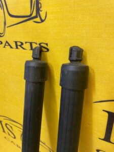 KOMPLET SIŁOWNIKI KLAPY LR L462 DISCOVERY V