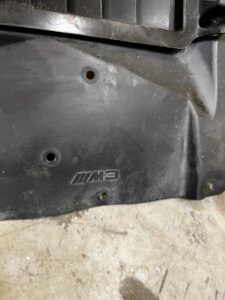 NADKOLE WNĘKA PRAWY PRZÓD BMW E92 M3 8043214