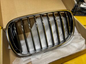 NERKA GRILL KRATA KRATKA PRZÓD LEWY LEWA BMW 7 G11 G12 NOWA OEM