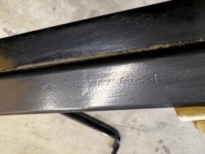 SZYNA PROWADNICA DRZWI PRZESUWNYCH DOLNA PRAWA DACIA DOKKER EU