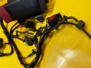 PUSZKA SKRZYNKA BEZPIECZNIKÓW WIĄZKA RANGE ROVER VELAR L560 2.0i BENZYNA